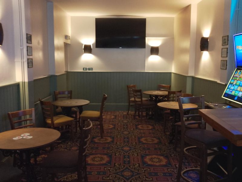 Interior snug 2026. (Pub). Published on 04-06-2026 