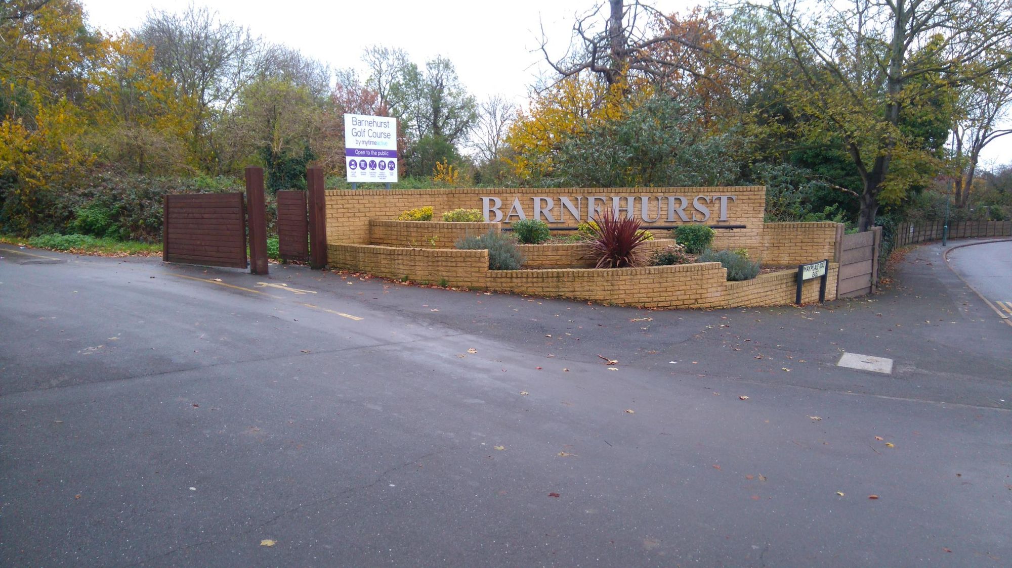 Barnehurst Golf Club - road entrance. (External). Published on 24-11-2019