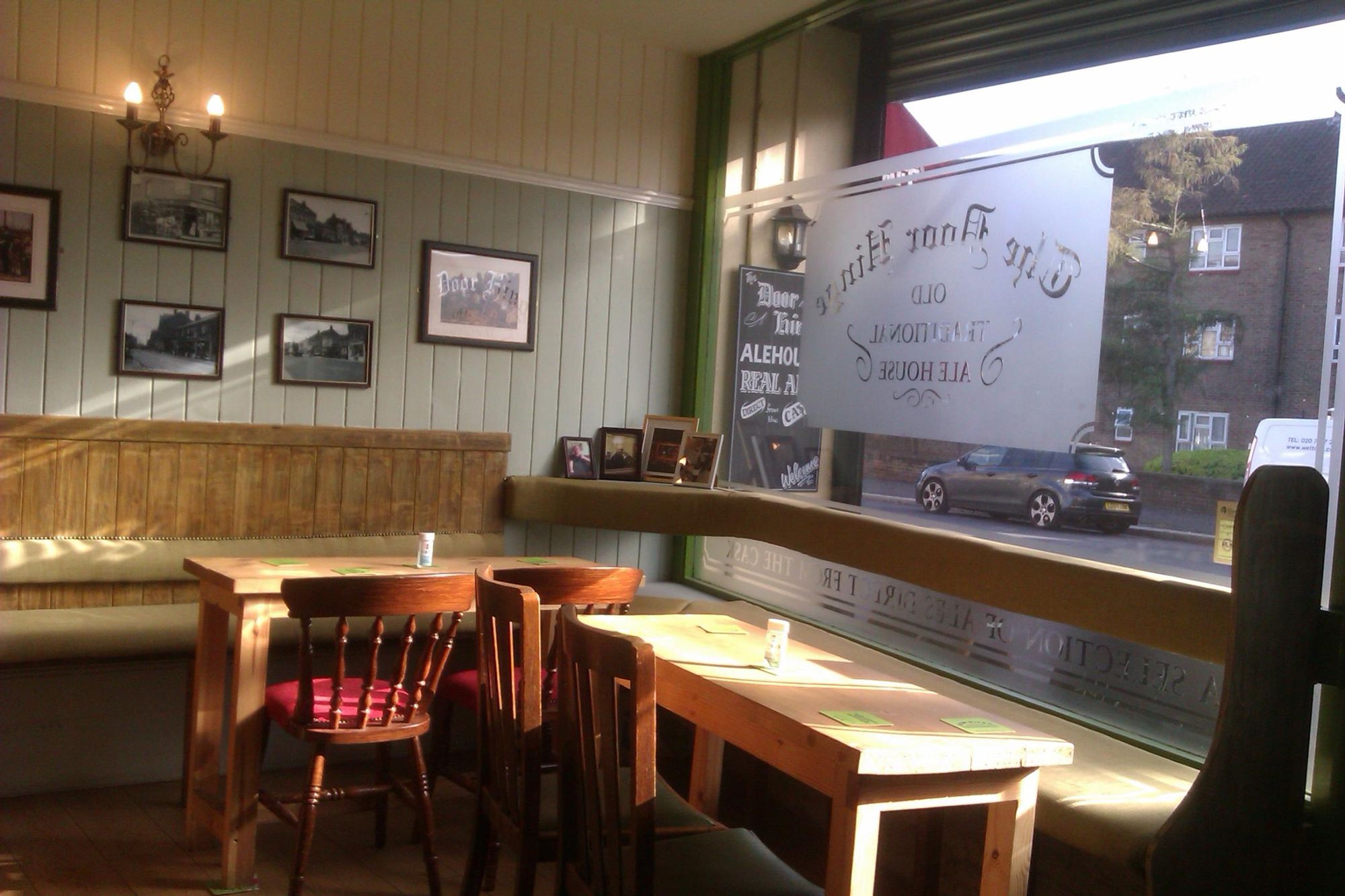 Seating. (Pub). Published on 15-10-2022