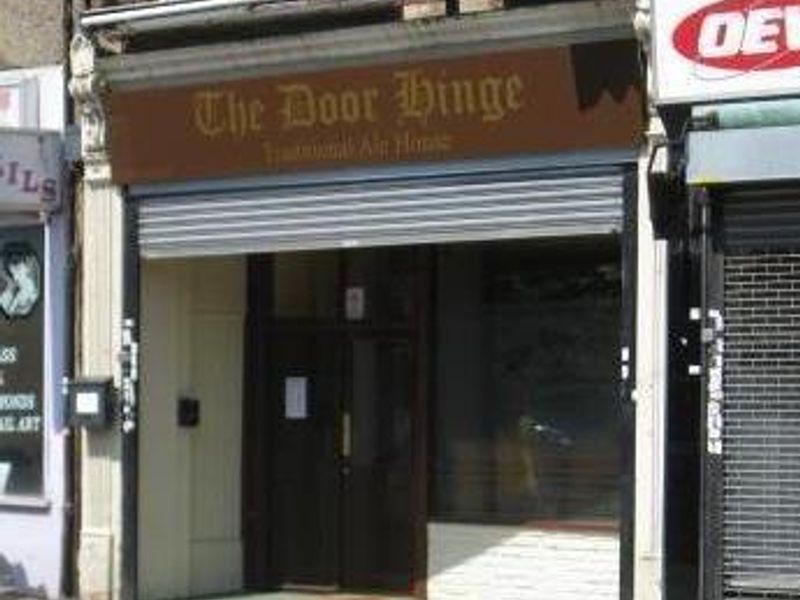 Door Hinge, Welling - June 2013. (Pub, External). Published on 05-06-2013