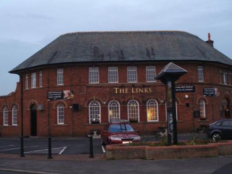 Links, St Annes. (Pub, External, Key). Published on 23-10-2015