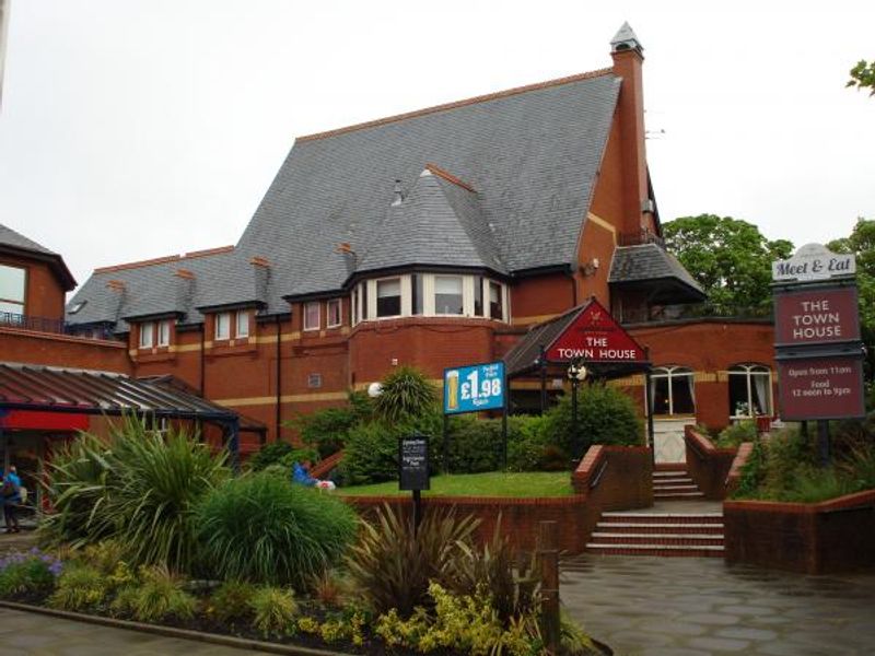 Town House, St Annes. (Pub, External, Key). Published on 23-10-2015