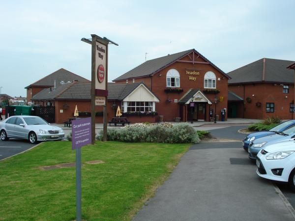 Yeadon Way, Blackpool. (Pub, External, Key). Published on 03-11-2015