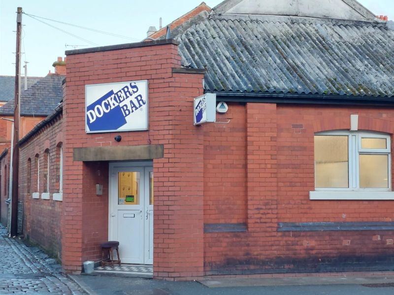 Front of pub. (Pub, External, Key). Published on 04-03-2022