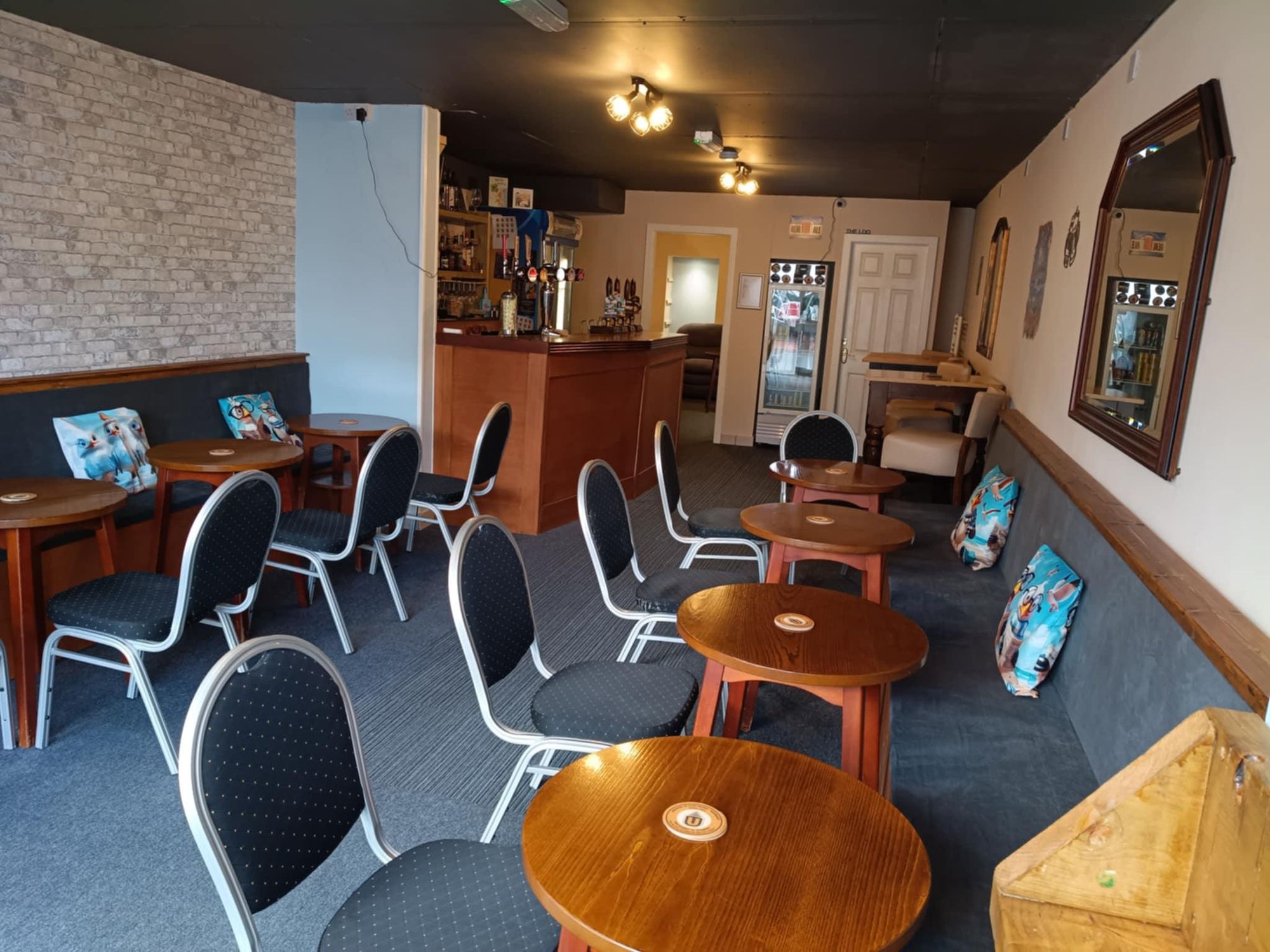 interior . (Bar). Published on 04-12-2025