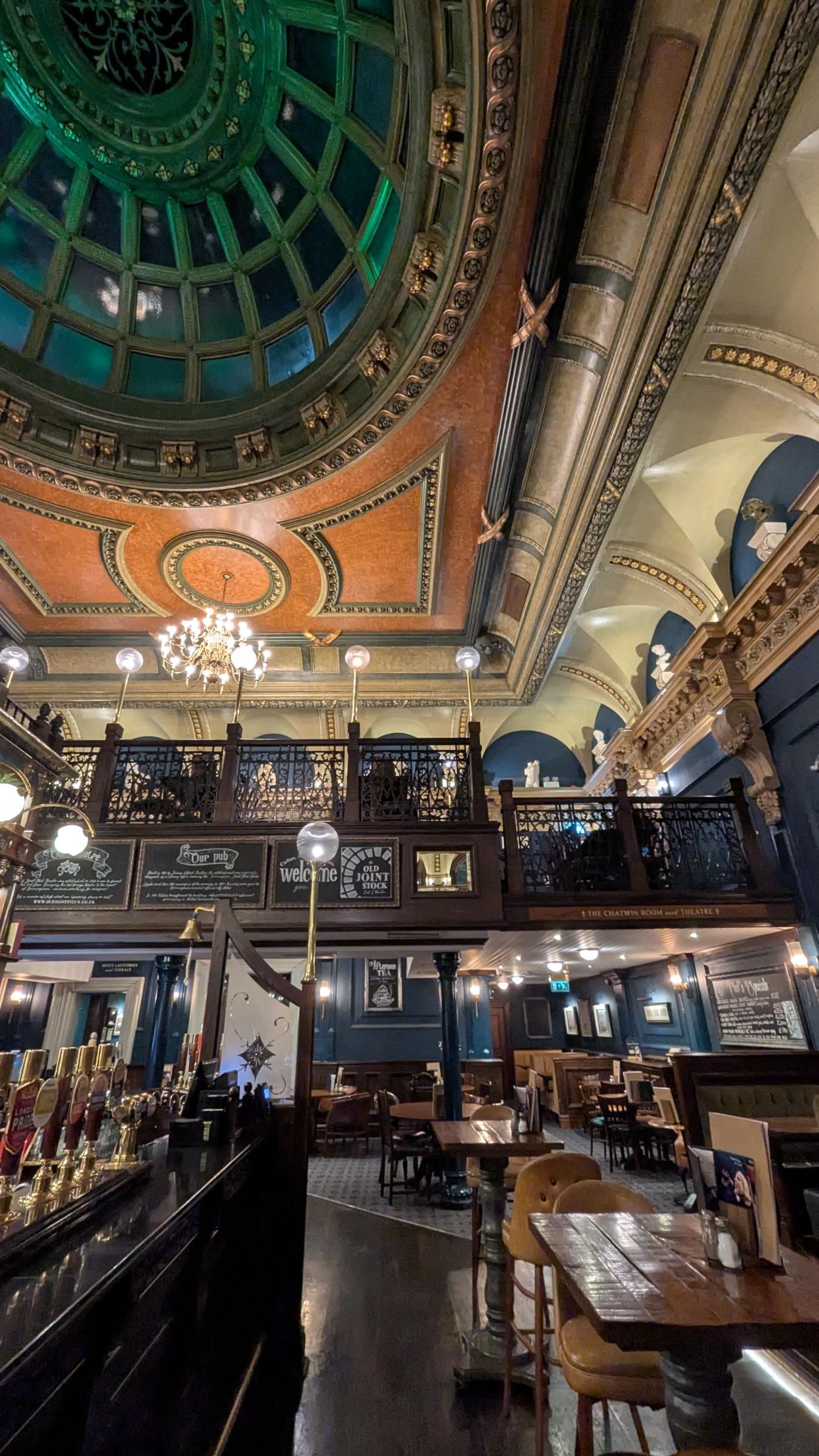 (Pub, Bar). Published on 27-12-2025