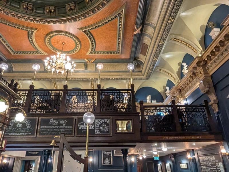 (Pub, Bar). Published on 27-12-2025 