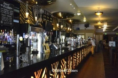 (Pub, Bar). Published on 11-08-2014