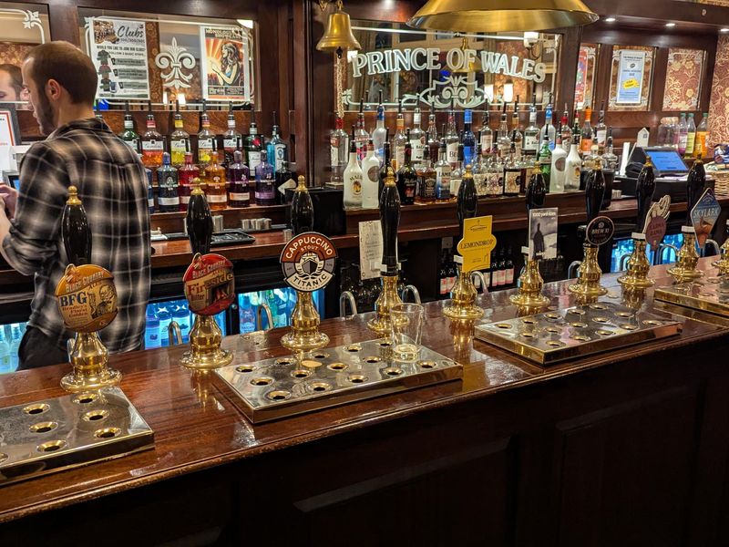 (Bar). Published on 25-12-2025 