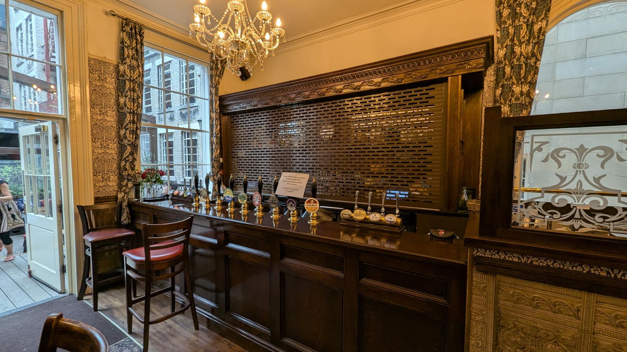 (Bar). Published on 25-12-2025