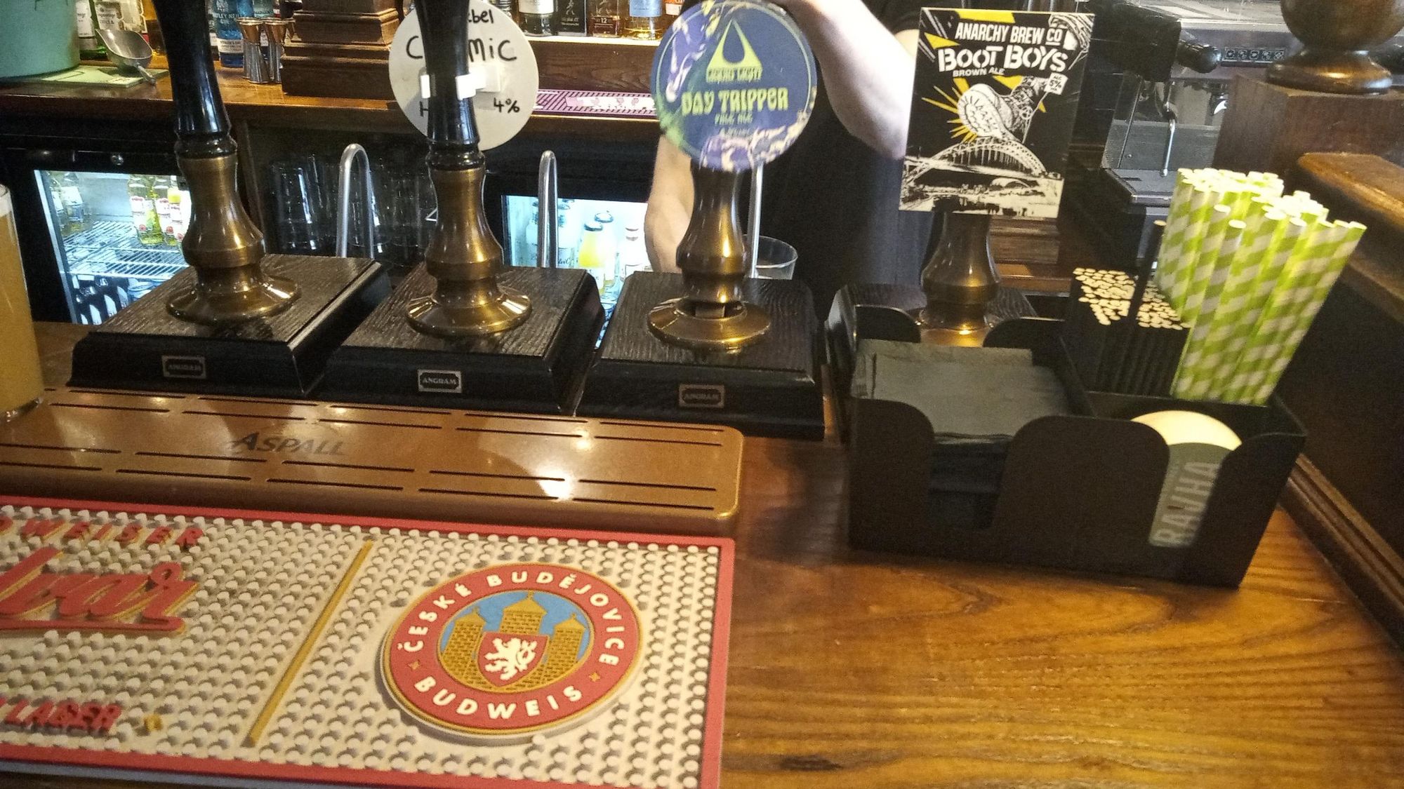 Handpumps. (Bar). Published on 28-04-2026