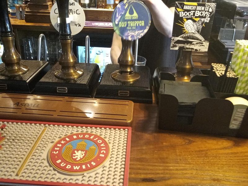 Handpumps. (Bar). Published on 28-04-2026 