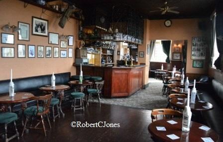 (Pub, Bar). Published on 11-10-2014