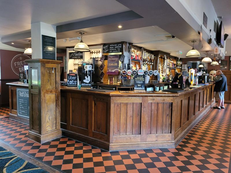 (Pub, Bar). Published on 19-10-2023