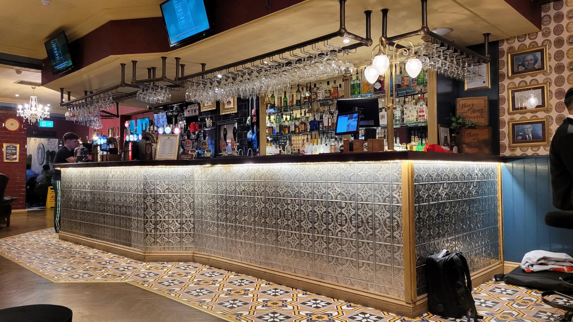(Bar). Published on 16-04-2024