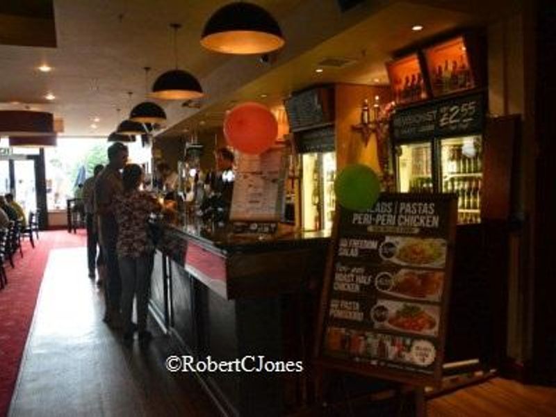 (Pub, Bar). Published on 13-08-2014