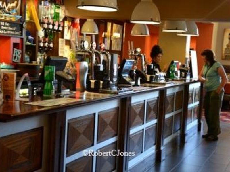 (Pub, Bar). Published on 12-06-2014 