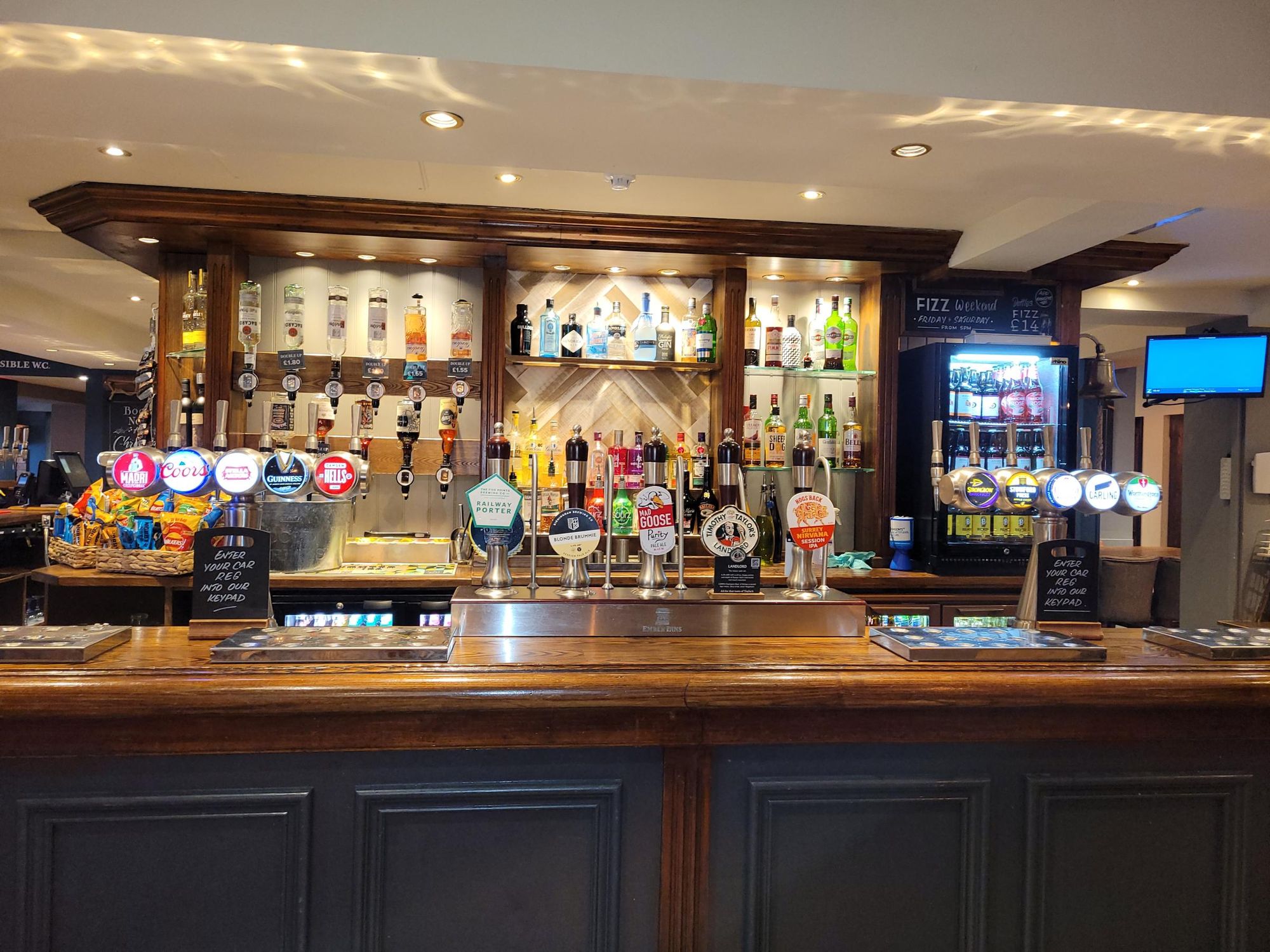 (Pub, Bar). Published on 19-10-2023
