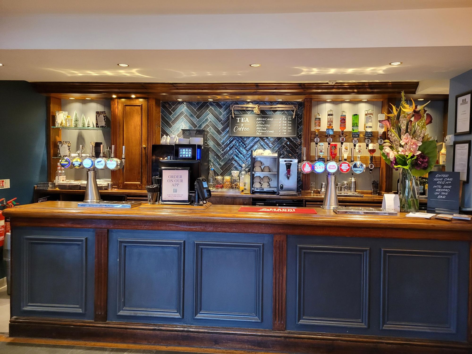 (Pub, Bar). Published on 19-10-2023