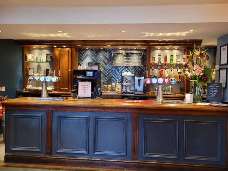(Pub, Bar). Published on 19-10-2023 
