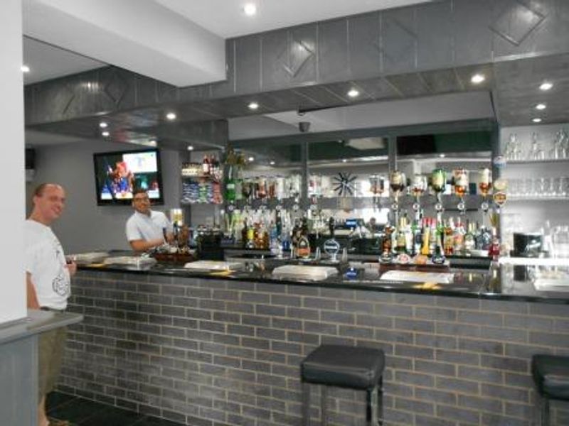 (Pub, Bar). Published on 01-08-2014