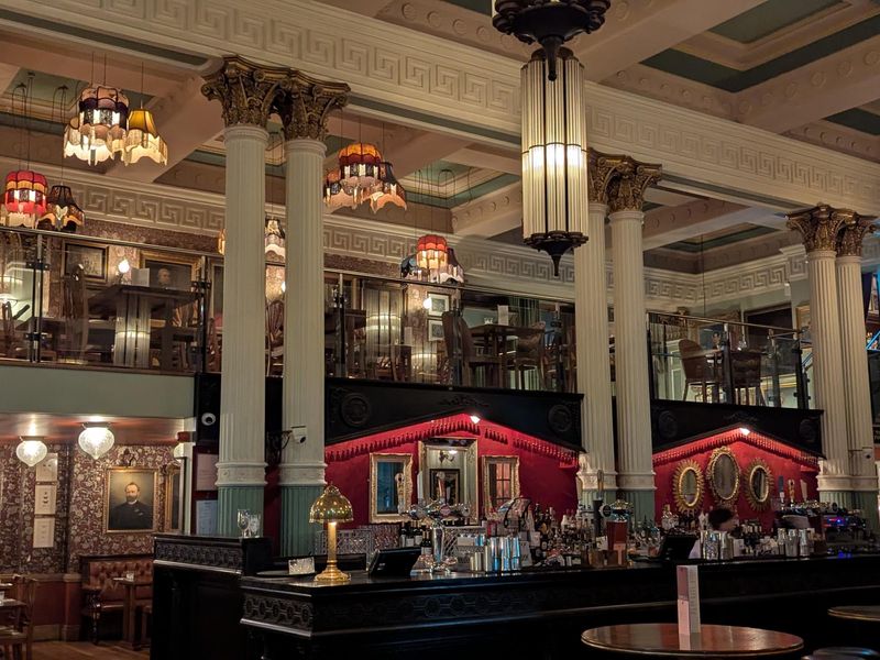 (Bar). Published on 25-12-2025 