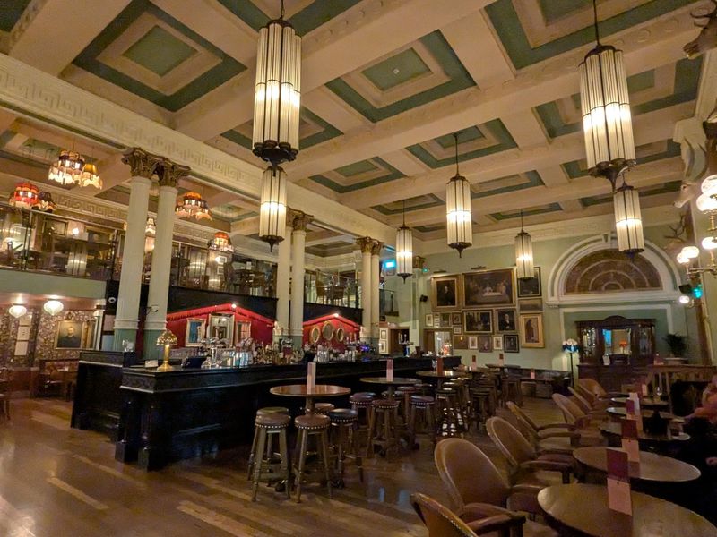 (Bar). Published on 25-12-2025 