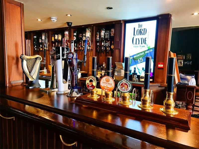 (Pub, Bar). Published on 27-03-2022