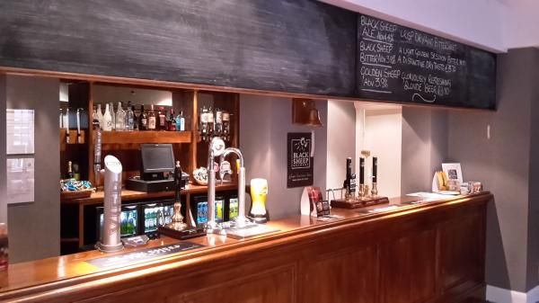 (Pub, Bar). Published on 23-08-2015