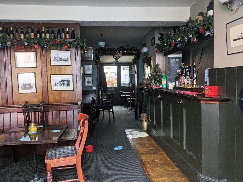 Left hand bar. (Pub, Bar). Published on 20-12-2019