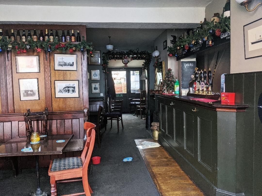 Left hand bar. (Pub, Bar). Published on 20-12-2019