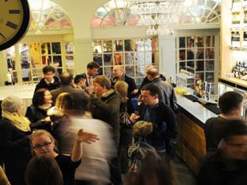 Bar. (Pub, Bar, Customers). Published on 29-06-2013