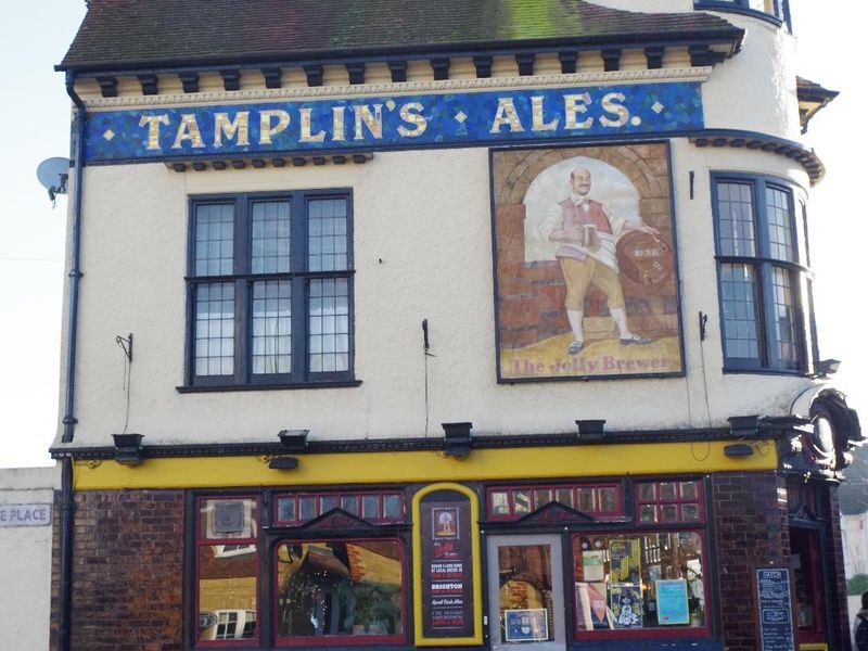 Exterior side view. (Pub, External). Published on 26-04-2019