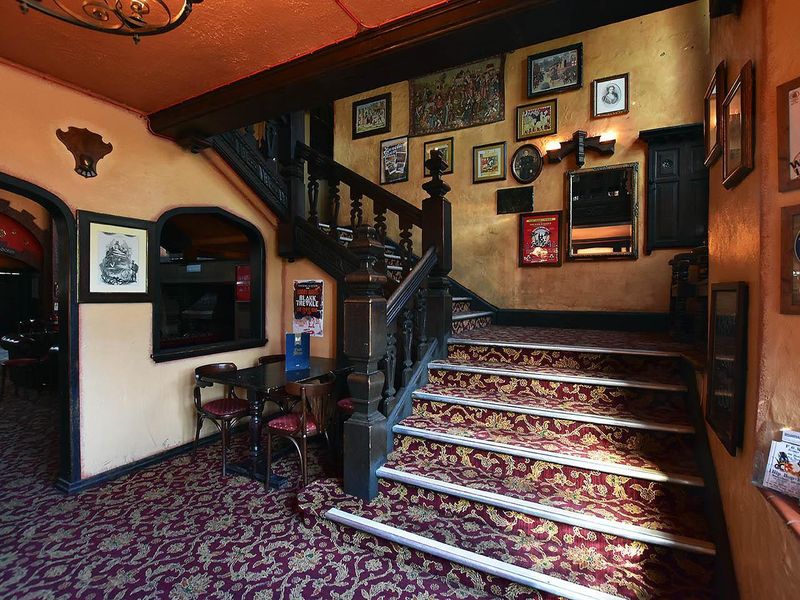 Staircase. (Pub). Published on 02-05-2019