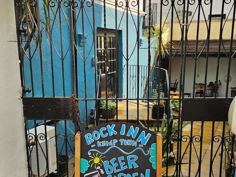 Side gate. (Pub, External). Published on 24-06-2025 