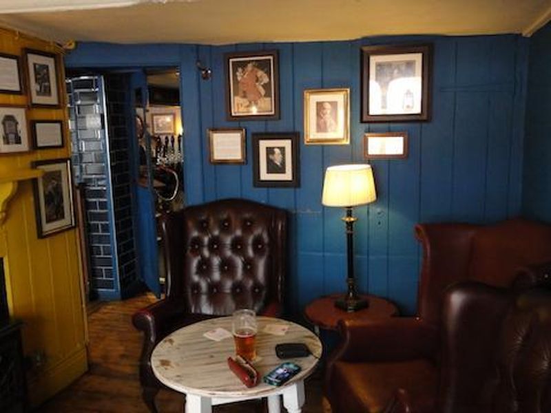 Snug. (Pub). Published on 03-11-2018 