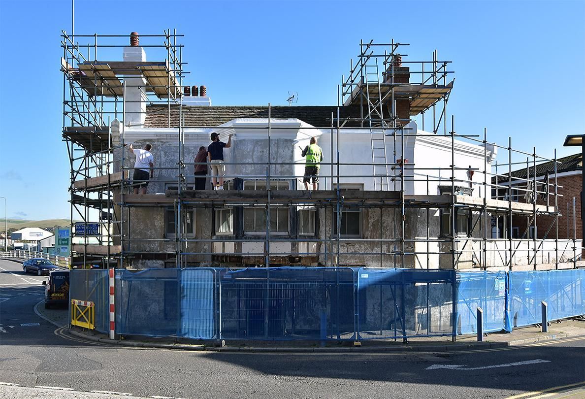 Scaffolding. (Pub, External). Published on 11-10-2019
