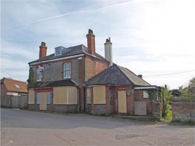 Exterior boarded up. (Pub, External). Published on 17-06-2019