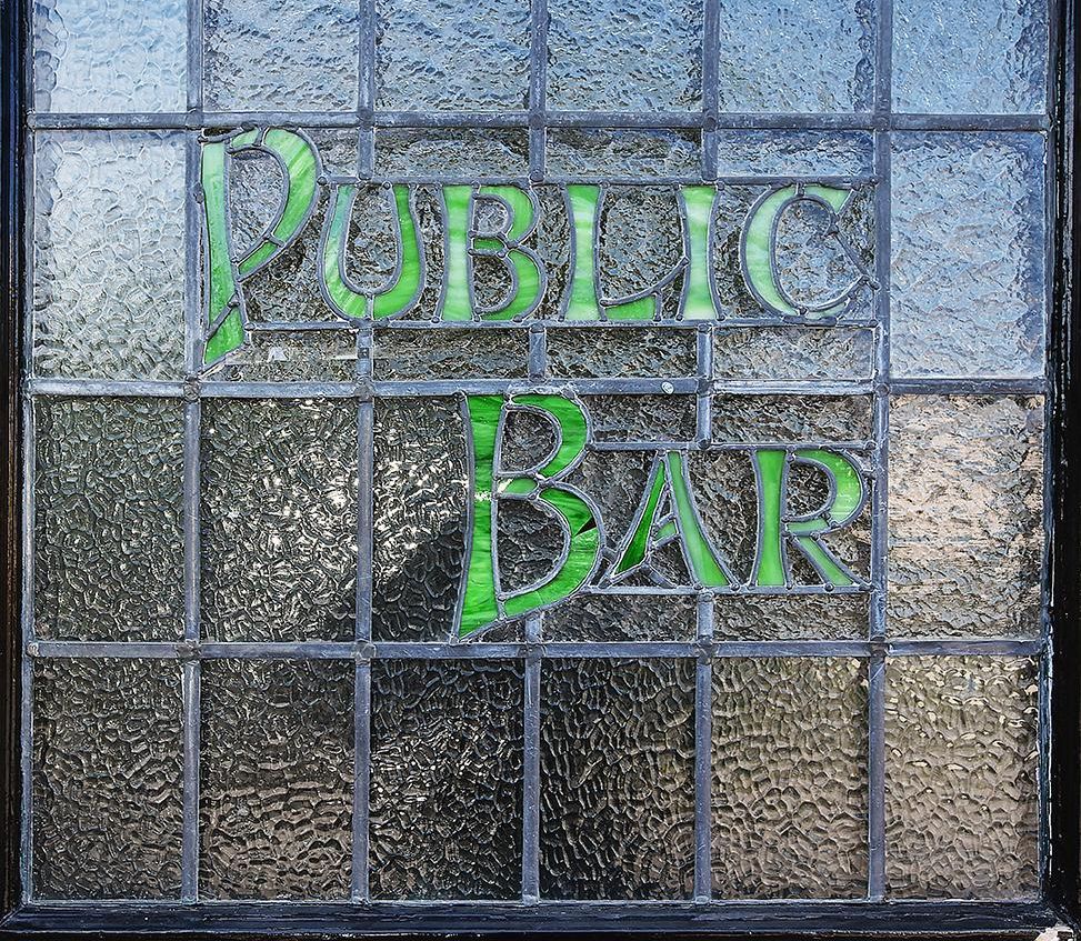 Public bar stained glass in door. (Pub, Sign). Published on 16-05-2019
