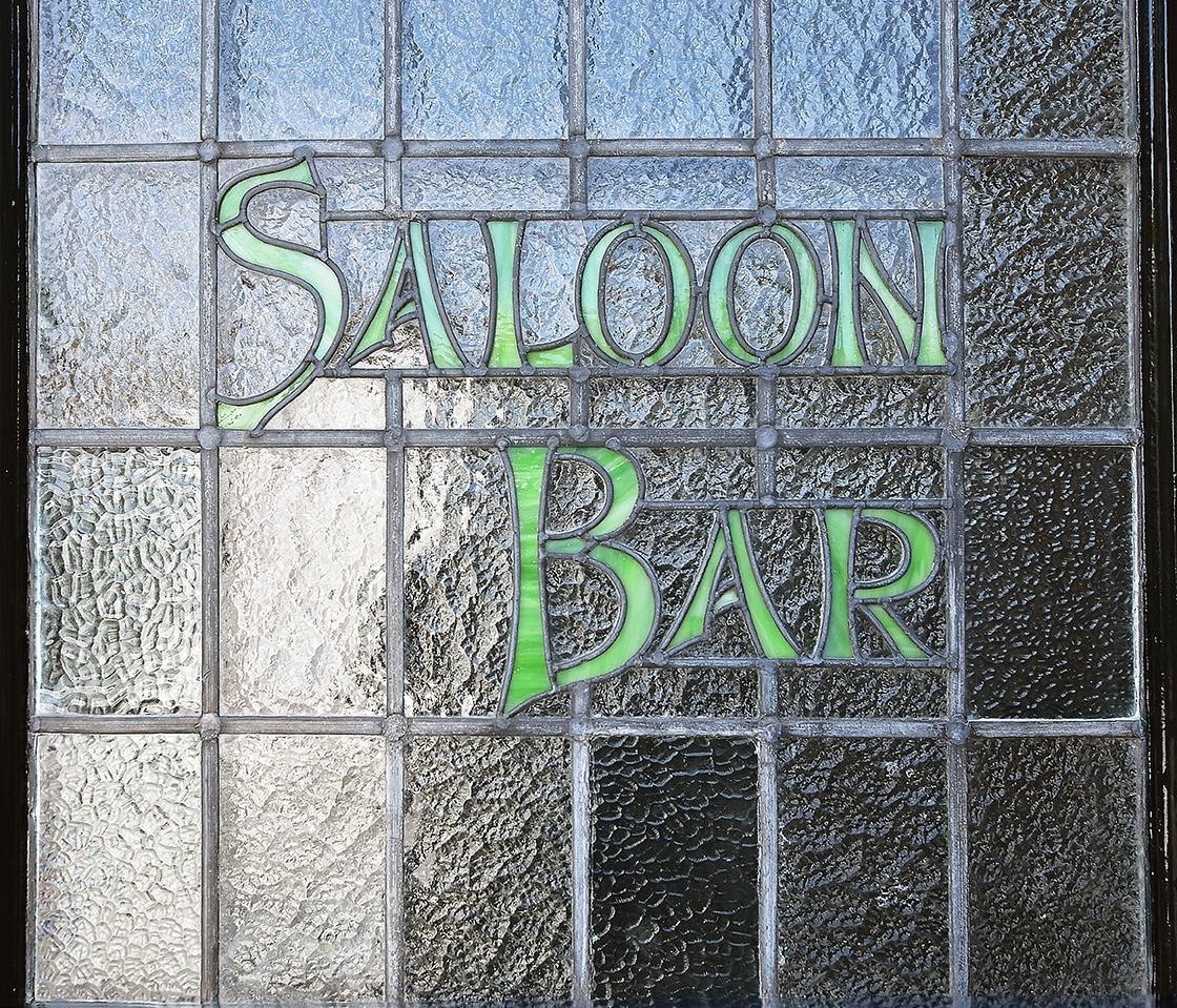 Saloon bar stained glass in door. (Pub, Sign). Published on 16-05-2019