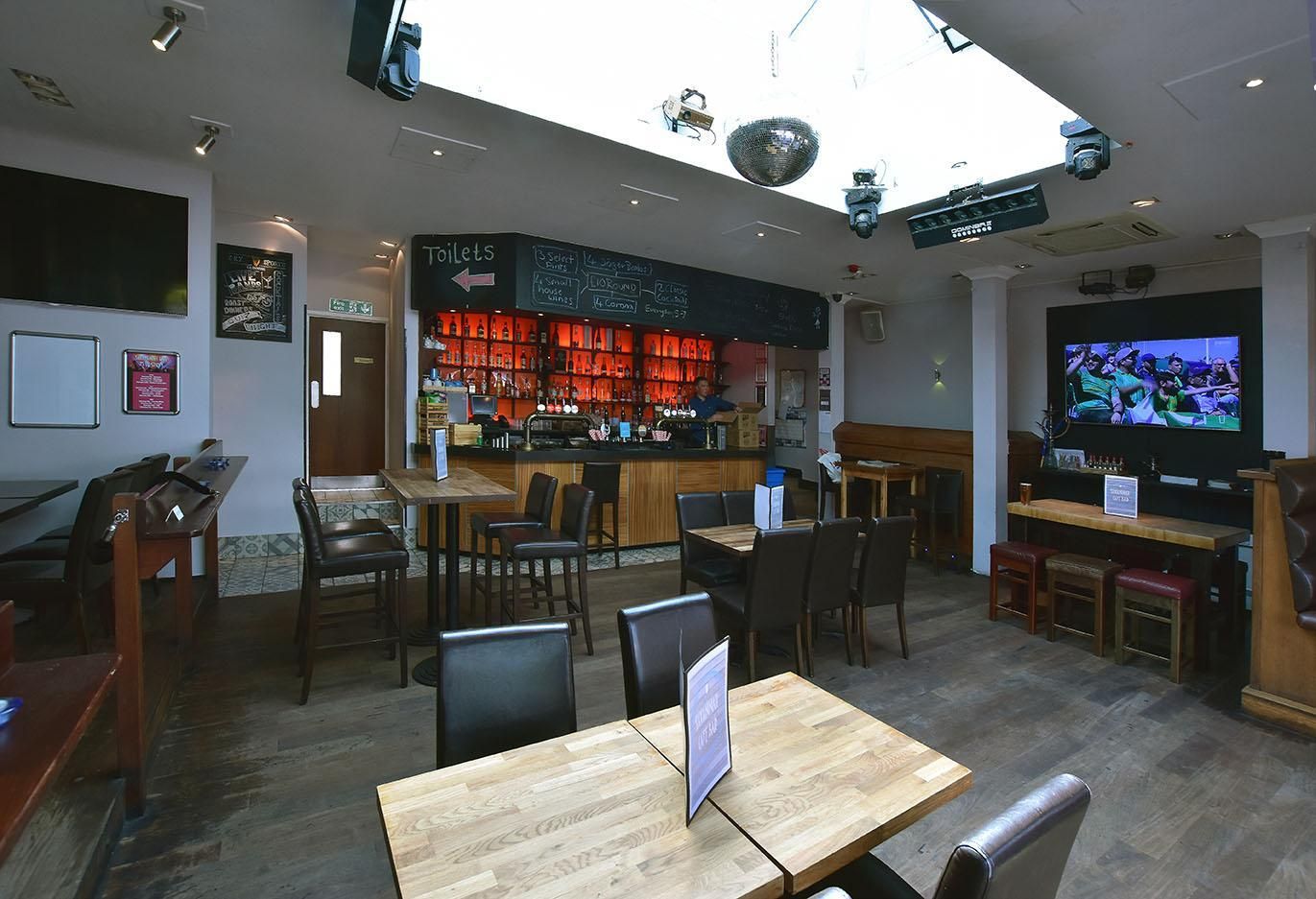 Interior. (Pub). Published on 12-06-2019