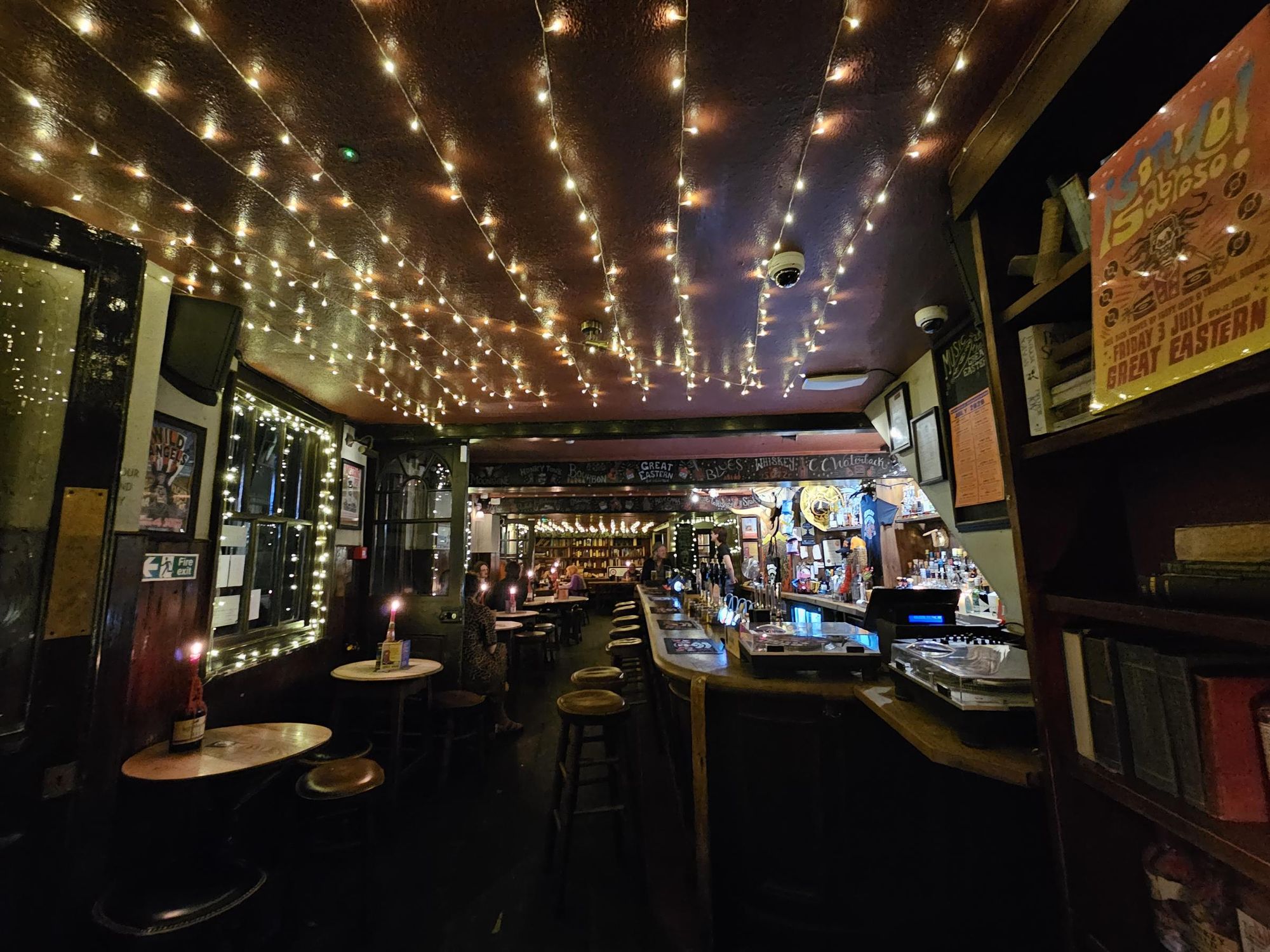 Interior. (Pub). Published on 01-07-2026
