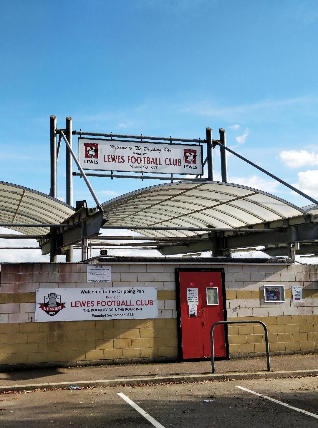 Entrance. (External). Published on 29-11-2018