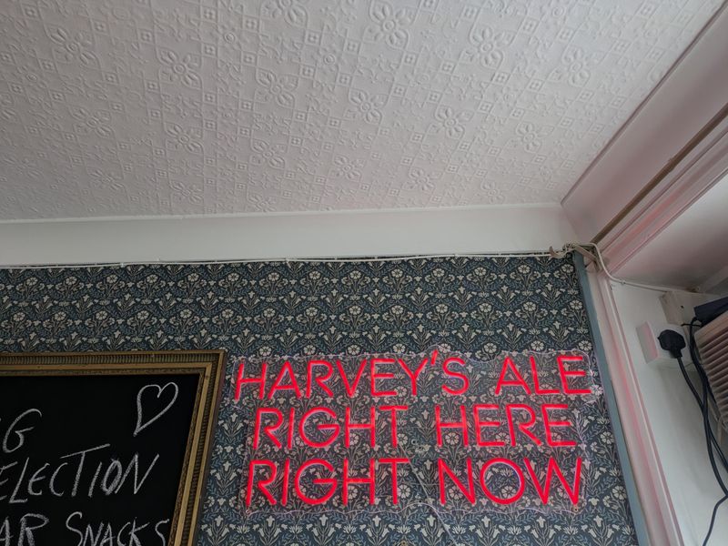 Harvey's sign. (Pub). Published on 05-04-2026 