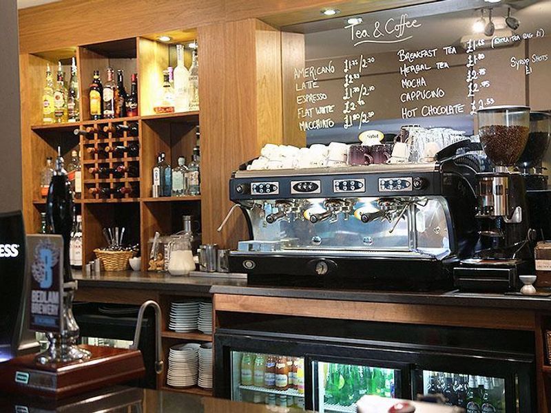 Bar. (Bar). Published on 10-08-2019 