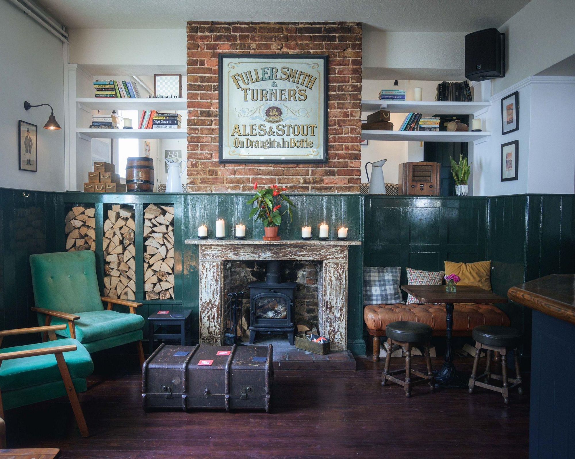 Fireplace. (Pub). Published on 07-04-2026