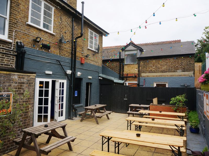 (Pub, Garden). Published on 19-07-2019 