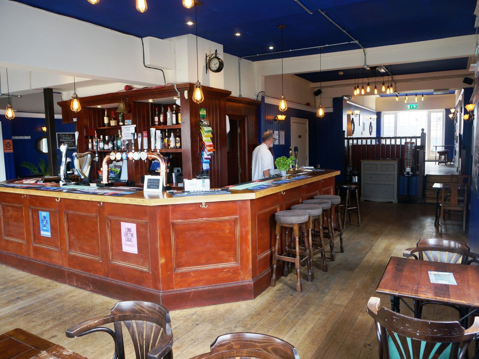 (Pub, Bar). Published on 19-07-2019