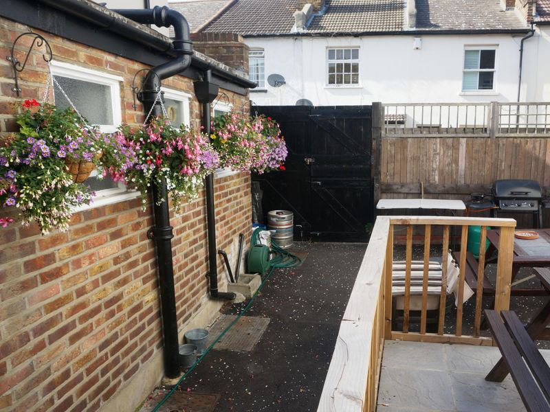 (Pub, Garden). Published on 07-08-2018 