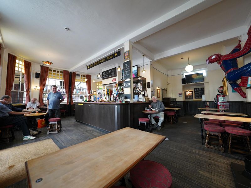 6 July 2022 interior. (Pub, Bar). Published on 10-07-2022